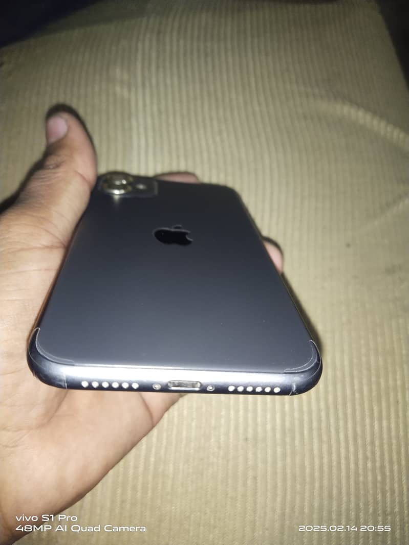 Apple iPhone 11 3