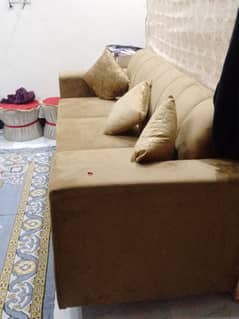 2 week use sofa set available almost nhi bilkil new condition