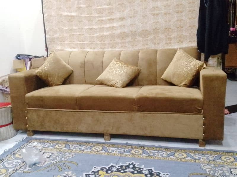 2 week use sofa set available almost nhi bilkil new condition 3