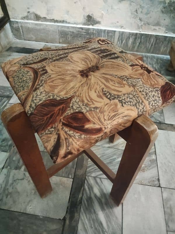 4 tables price 2500 1 singar stool 1000 for sale location khushab 3