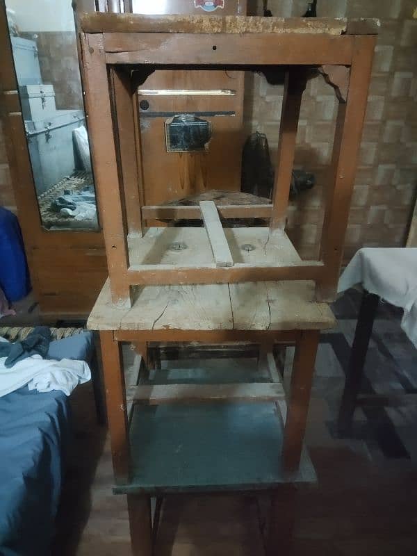 4 tables price 2500 1 singar stool 1000 for sale location khushab 6