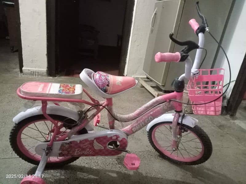 Girls barbie cycle for sale. . . 0