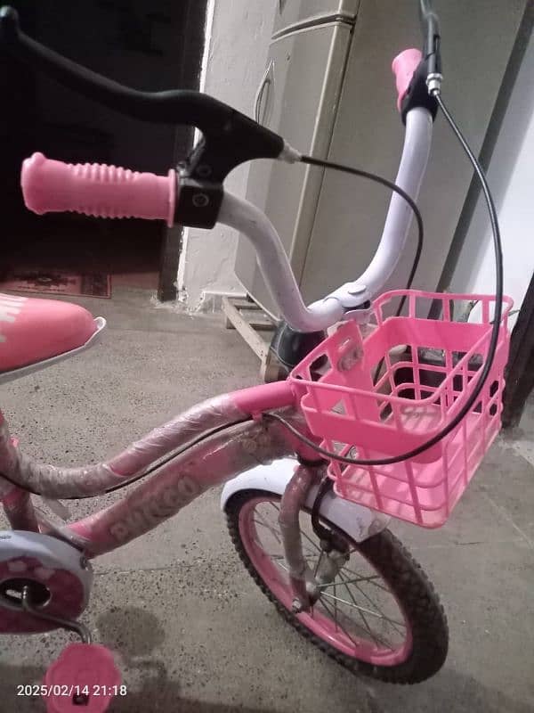 Girls barbie cycle for sale. . . 1