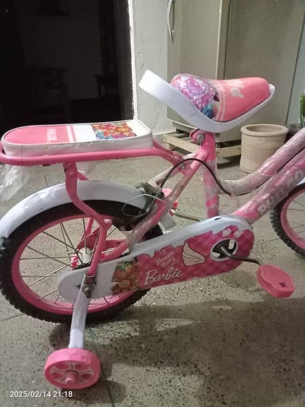 Girls barbie cycle for sale. . . 2