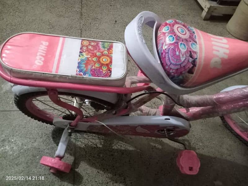 Girls barbie cycle for sale. . . 5