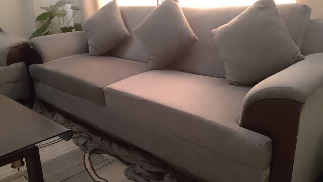 Sofas in brand new condition 0