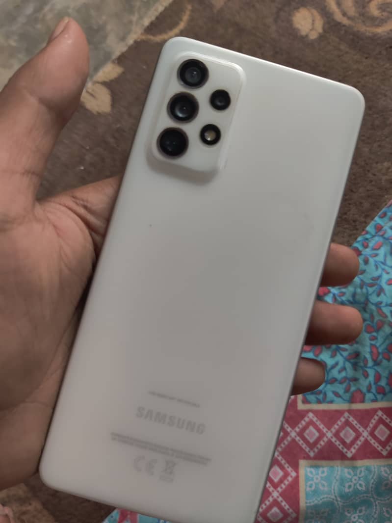 Samsung Galaxy A72  condition 10/10 side sa front or back har side sa 2