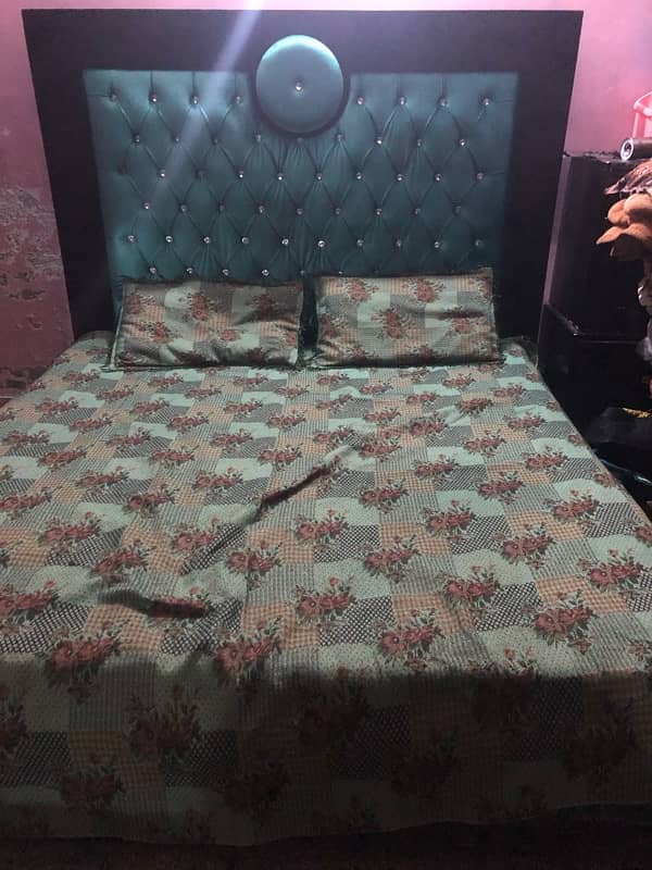 king Bed poshish wla 1