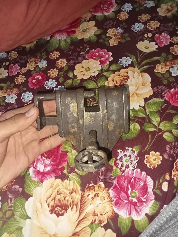 #vintage locks#vintage items#old coins#old locks#antique items #unique 8