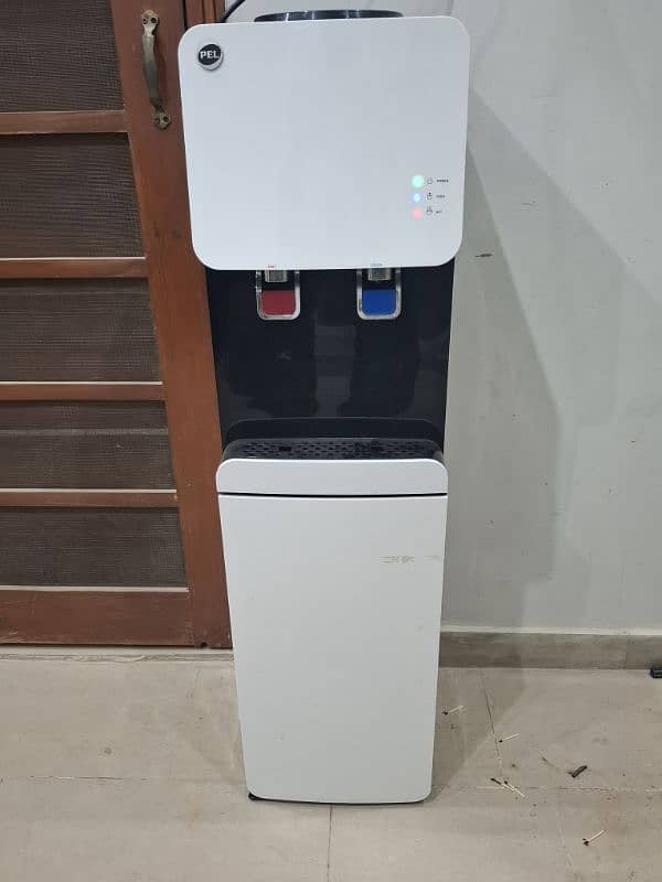 pel dispenser with fridge 0