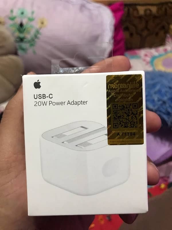 Apple charger and Ipods 0