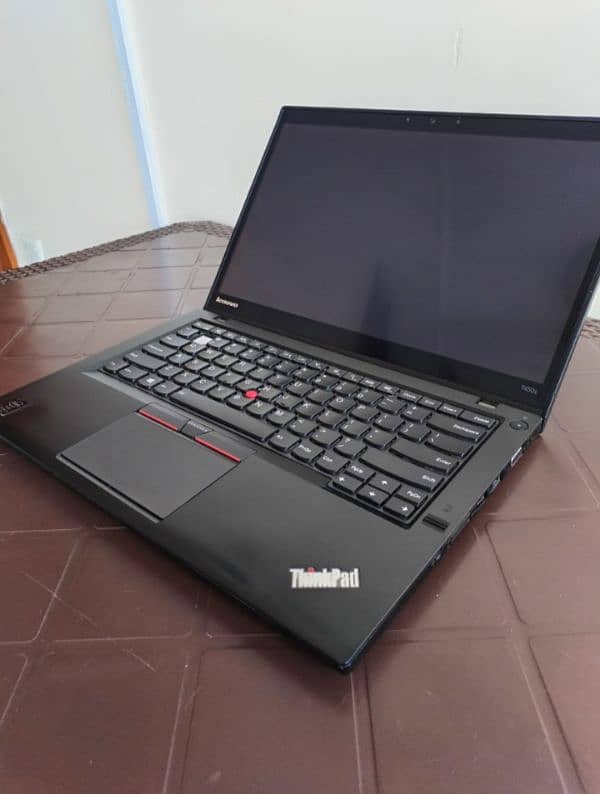 laptop i5 5th genration  lonovo 60hz touch display . 8gb ram 256gb ssd 8