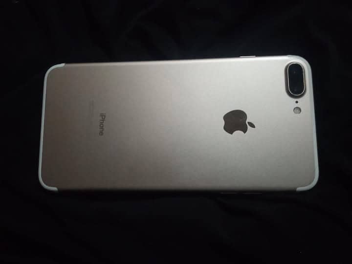 Apple iPhone 7 Plus 3