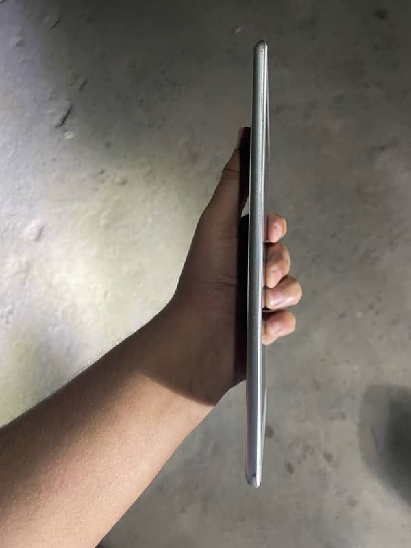 iPad mini 5 with box original adapter 2