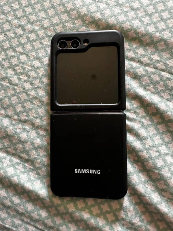 SAMSUNG GALAXY Z FLIP 5 512GB NON PTA (PRICE NEGOTIABLE) 5