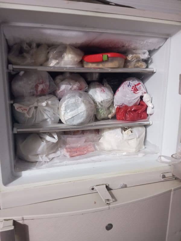 Dawlance refrigerator in perfect condition for sale 2