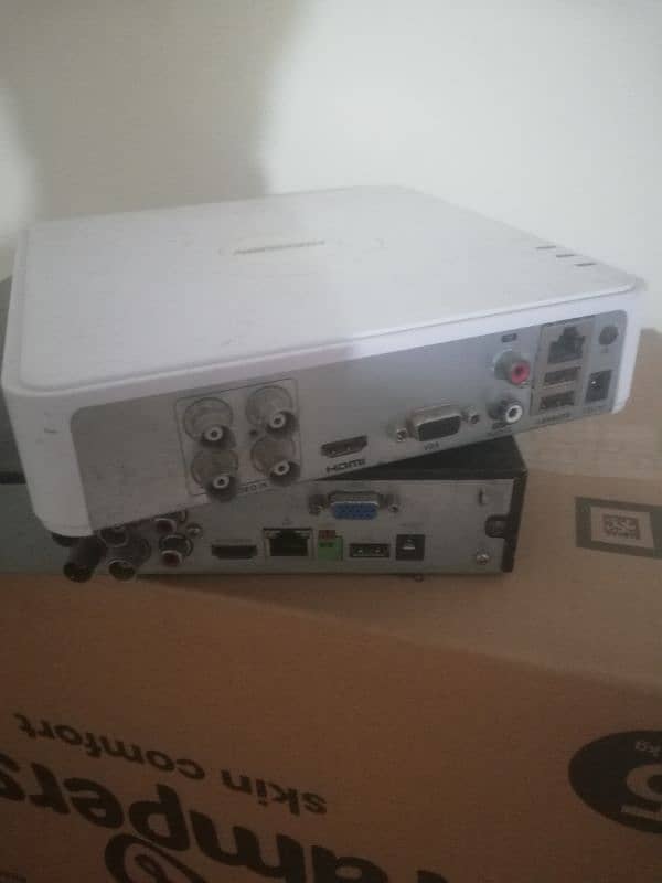 Hikvision 4Channel DVR/NVR Model DS-7104HGHI-F1 0