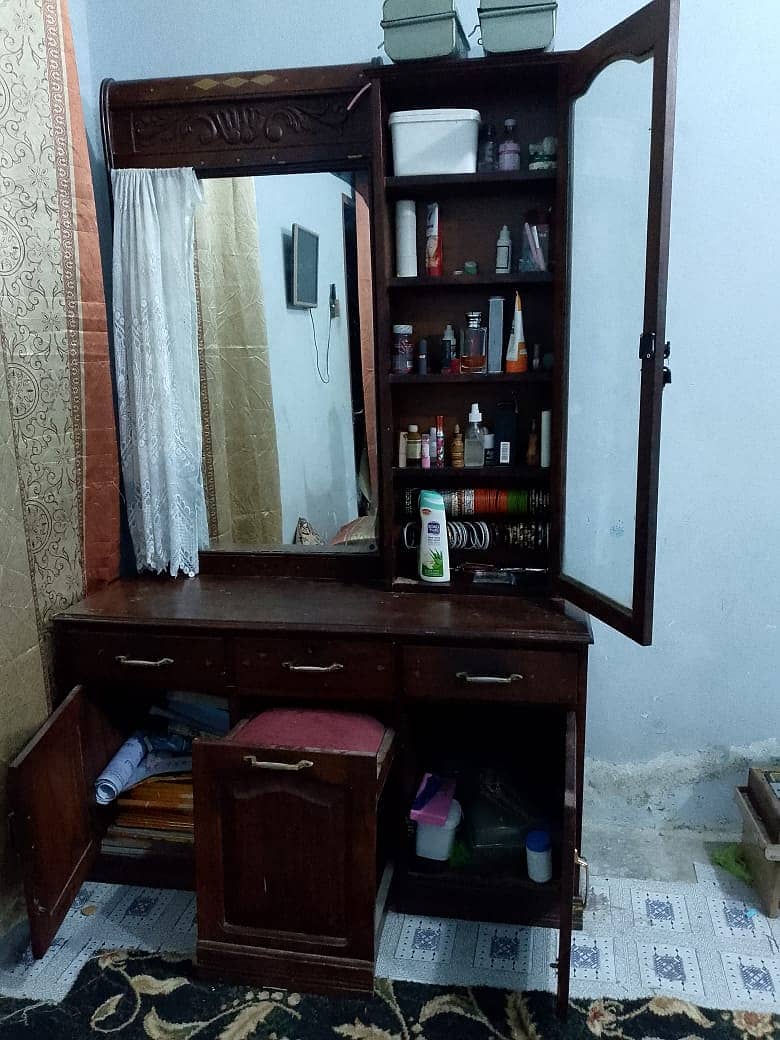 Dressing table with mirror 0