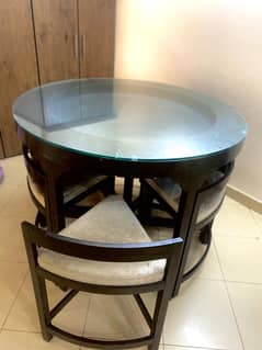 Round And Compact Dining Table 6 Seater