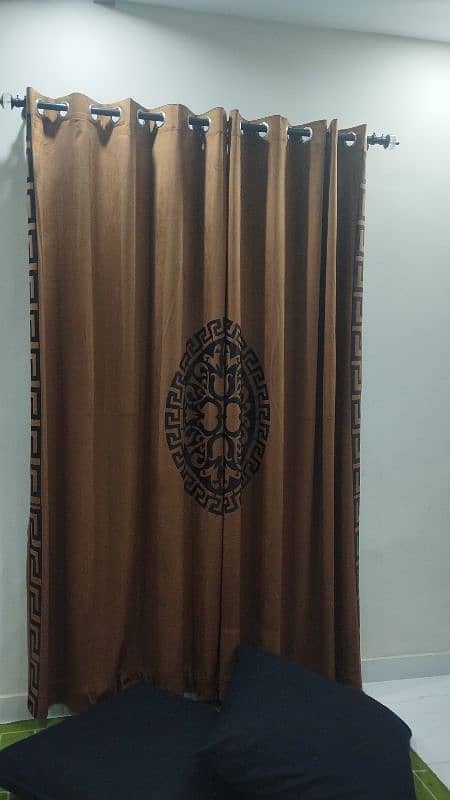 pair of curtains 0