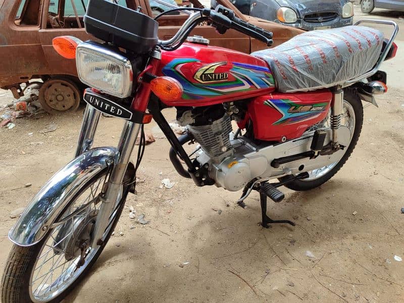 all okay bike red colour bike 2023 model Karachi number 4