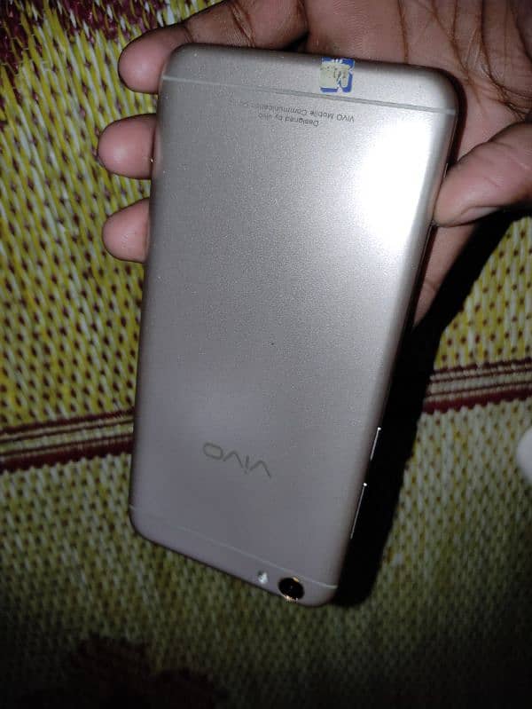 VIVO Y67 4/64 3