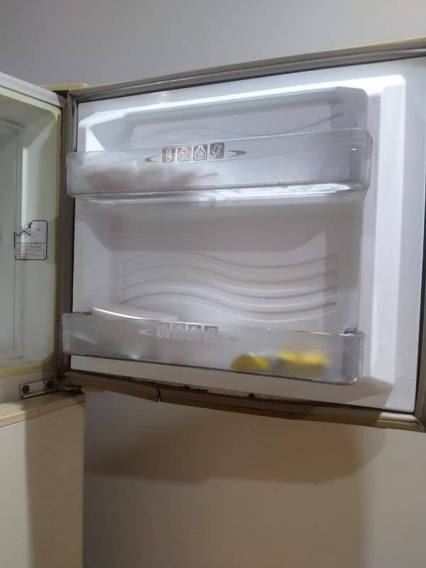 DAWLANCE REFRIGERATOR 4