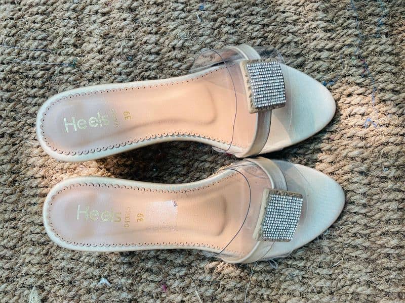 Pre loved heels from "Heels" brand - Outstanding condition! 2