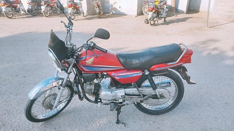 Honda CD 100 Islamabad Number just like new ( exchange possible) 1