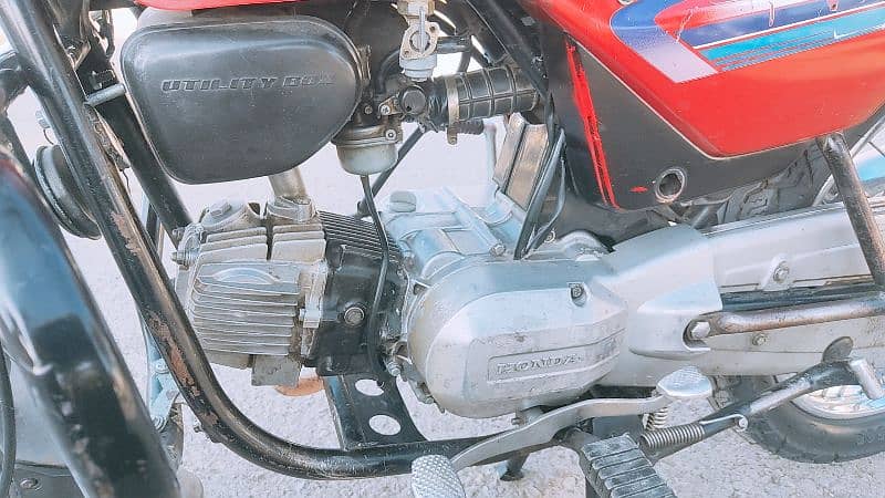 Honda CD 100 Islamabad Number just like new ( exchange possible) 9