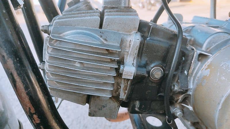 Honda CD 100 Islamabad Number just like new ( exchange possible) 10