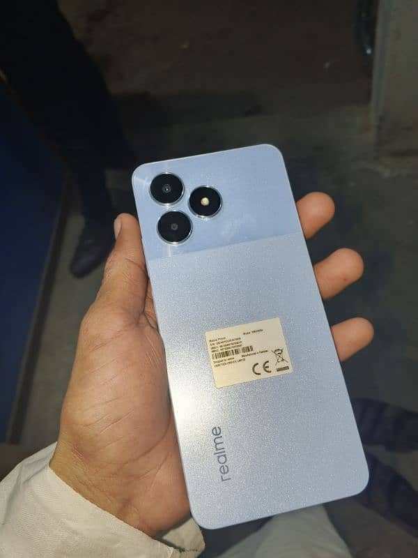 realme Note 50 4/64 with box and charger 0