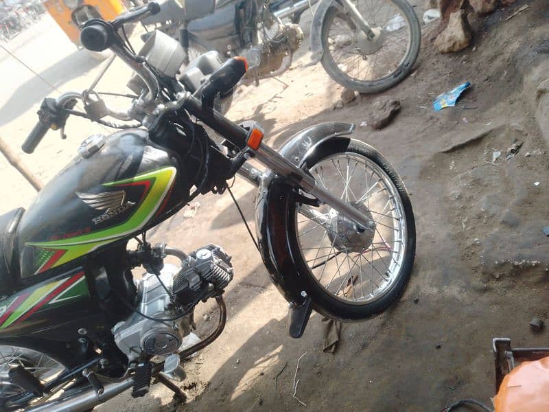 iam selling my Honda 2019 good condition 6