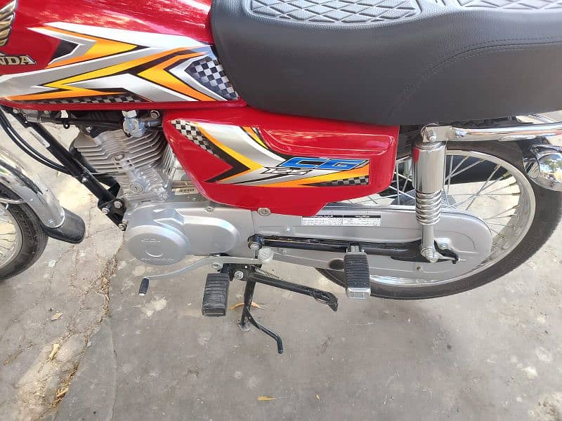 CG125 Honda 2024 Ka 11 month Ke haii model 2025 haii condition 10 by10 1