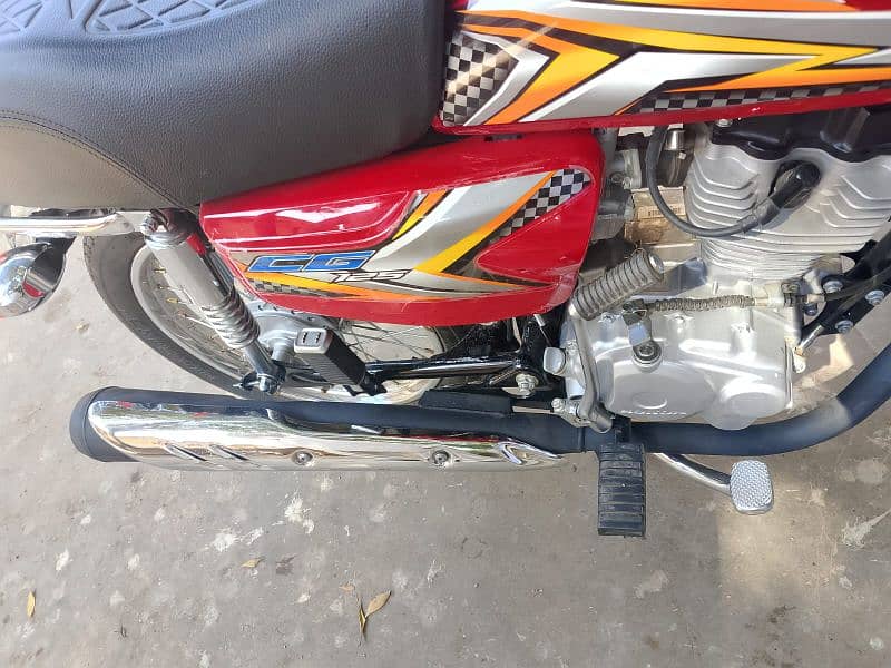 CG125 Honda 2024 Ka 11 month Ke haii model 2025 haii condition 10 by10 2