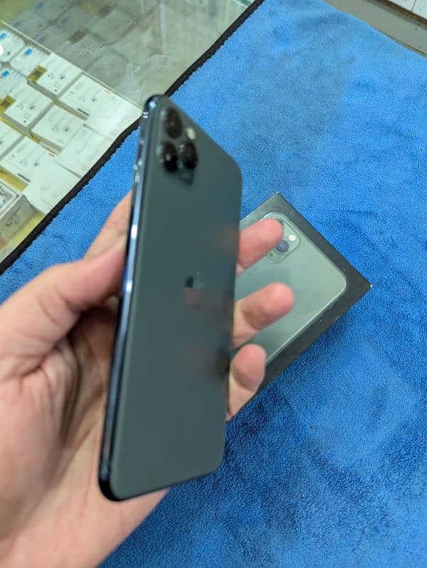 Iphone 11 Pro Max 64 GB Available 3