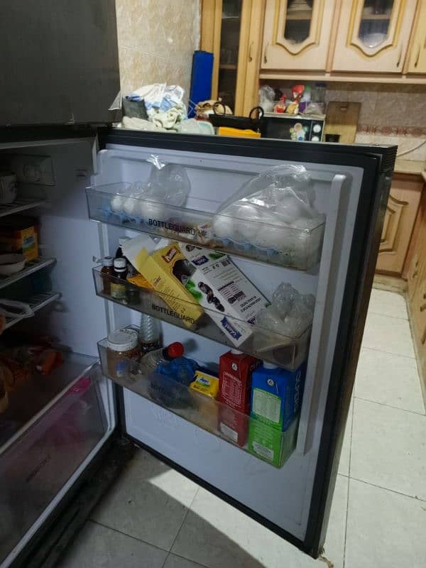 Haier Fridge in Excellent Condition 5