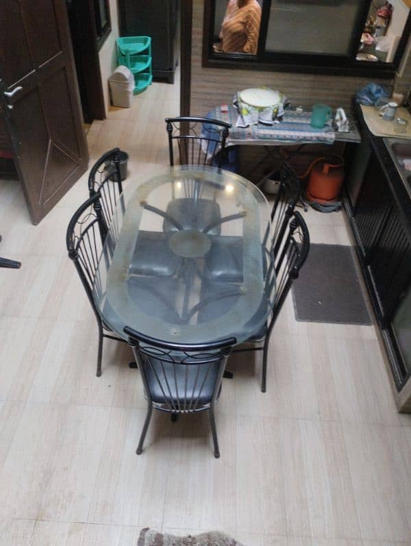 dining table in very good condition for sale number 03002479832 Anwer 0