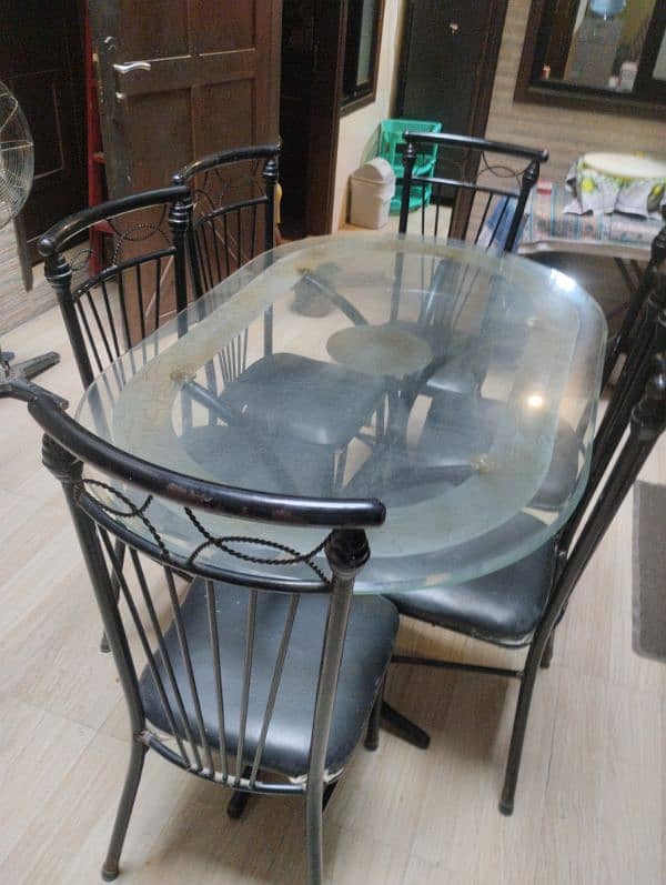 dining table in very good condition for sale number 03002479832 Anwer 1