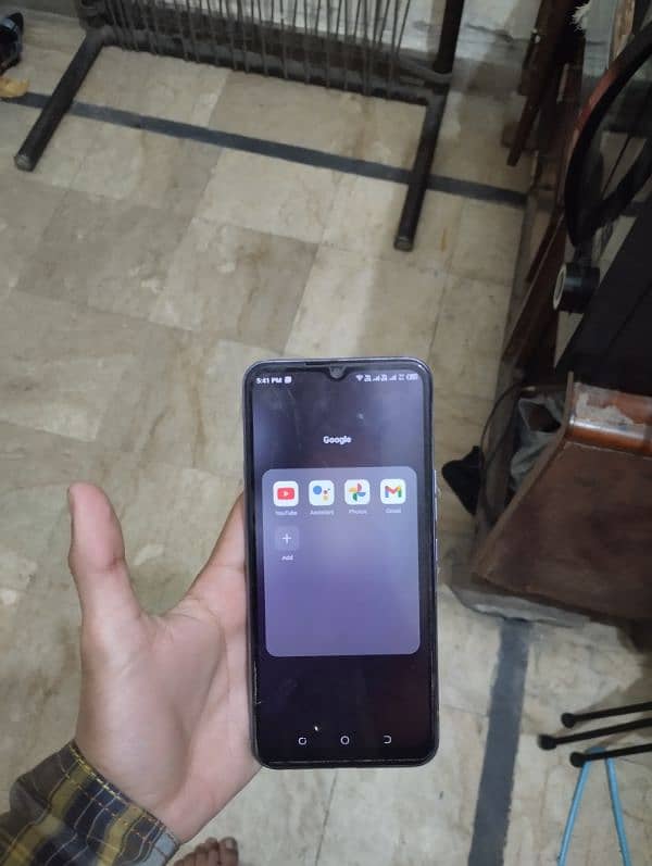 Tecno spark 8c 3