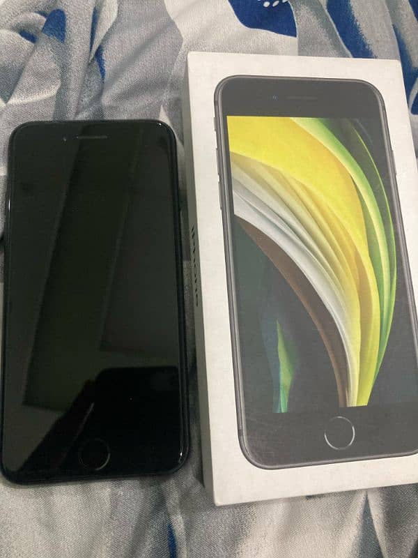 Iphone Se 2020 with box 2