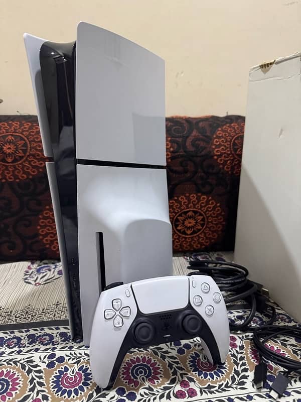 ps5 slim 1tb with original dualsense controller 0