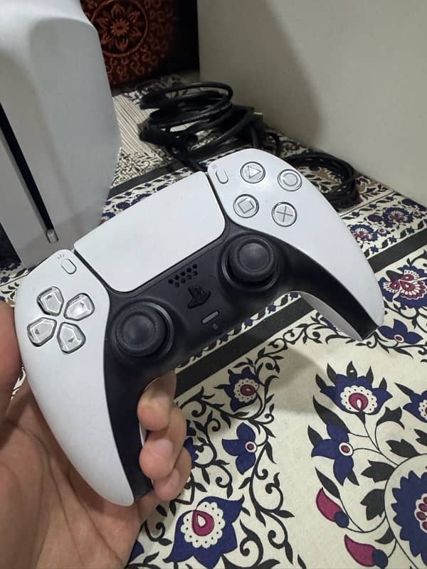 ps5 slim 1tb with original dualsense controller 3