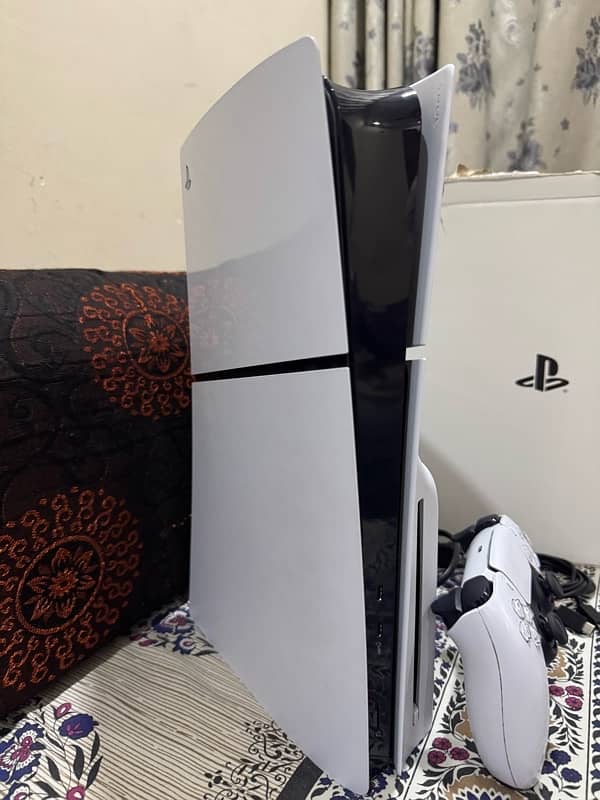 ps5 slim 1tb with original dualsense controller 4