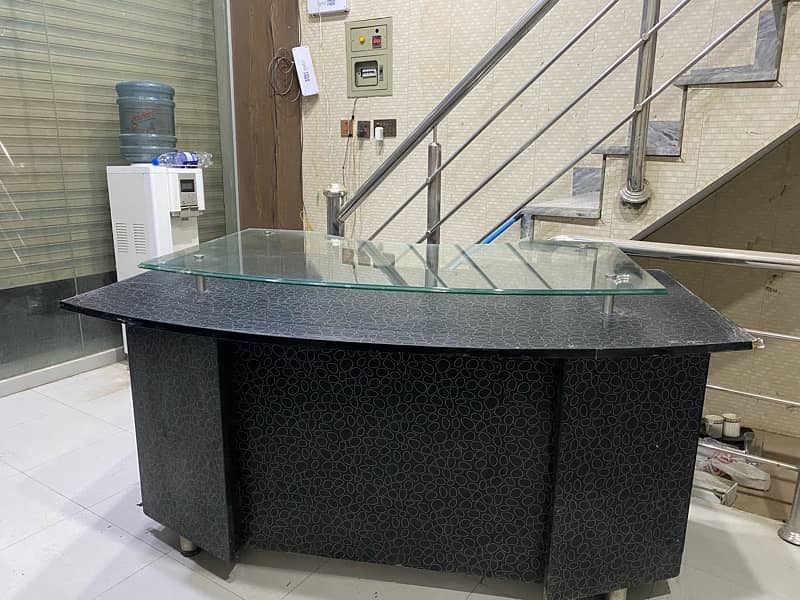 Office Table with Glass Top  in good condition 0