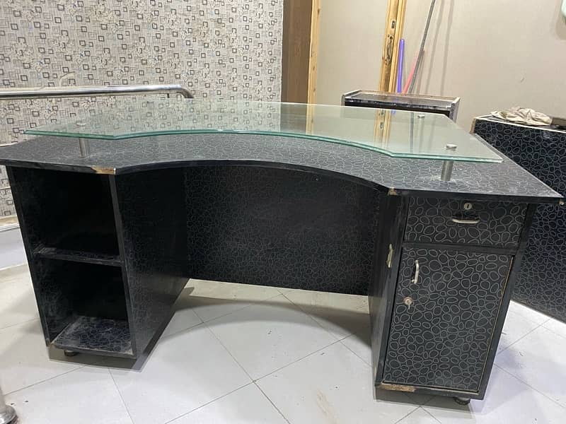 Office Table with Glass Top  in good condition 4