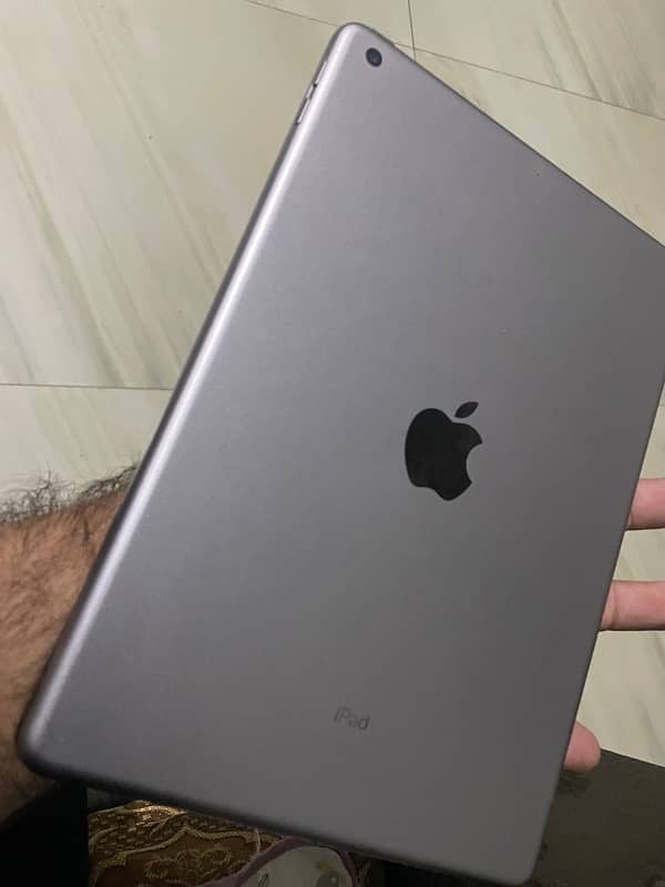 iPad 5th Genration 32 gb for sale 1