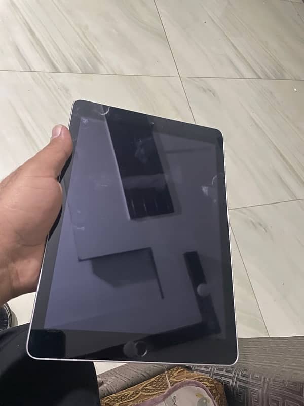 iPad 5th Genration 32 gb for sale 4