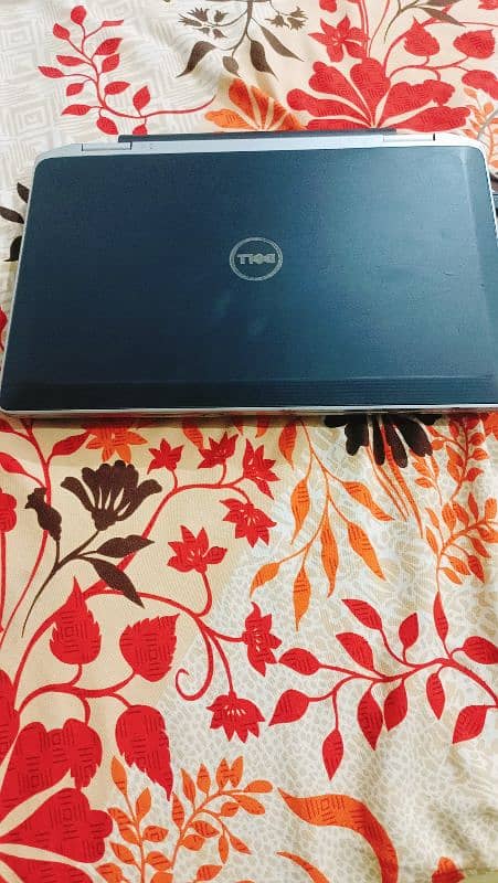 Dell latitude E6320 core i5 2gb generation 4