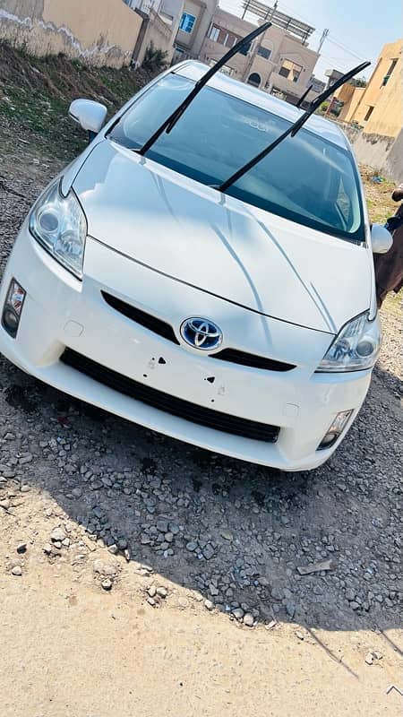 Toyota Prius 2010 total origanl paint near car 2